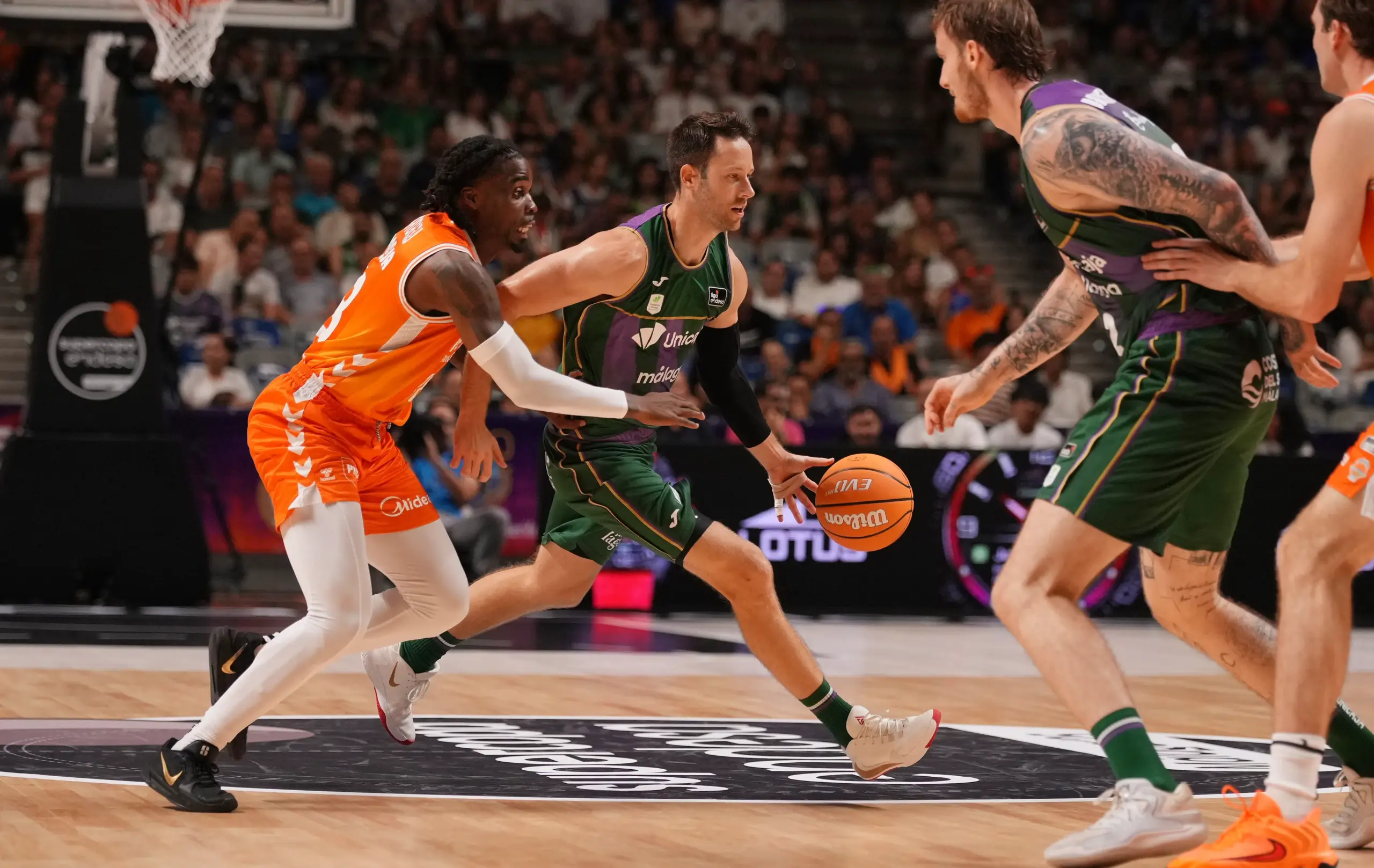 Tyler Kalinoski, duda para viaja a Valencia