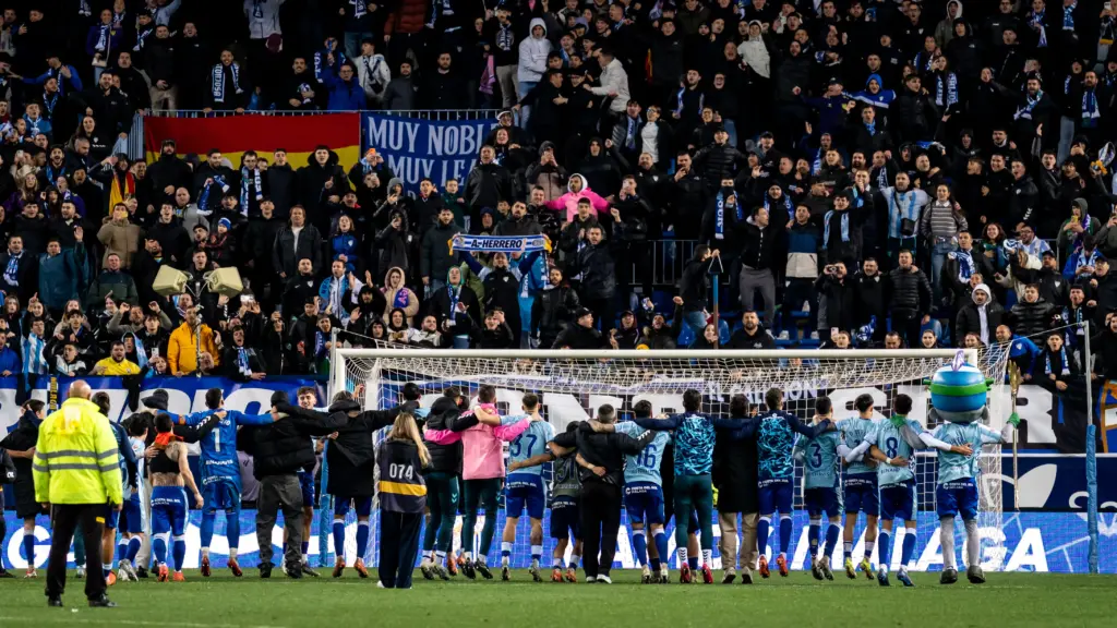 celebracion aficion fondo sur malaga cf burgos la rosaleda jornada 23