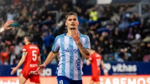 celebracion chupete gol beso malaga cf burgos rosaleda jornada 23