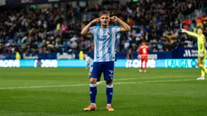 celebracion chupete gol pensar malaga cf burgos rosaleda jornada 23