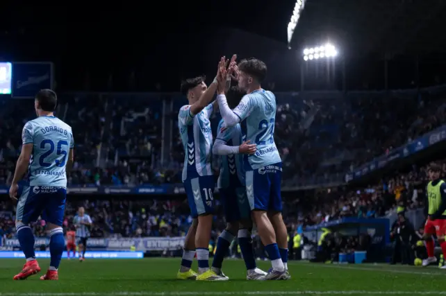 celebracion gol malaga burgos adrian nino 15