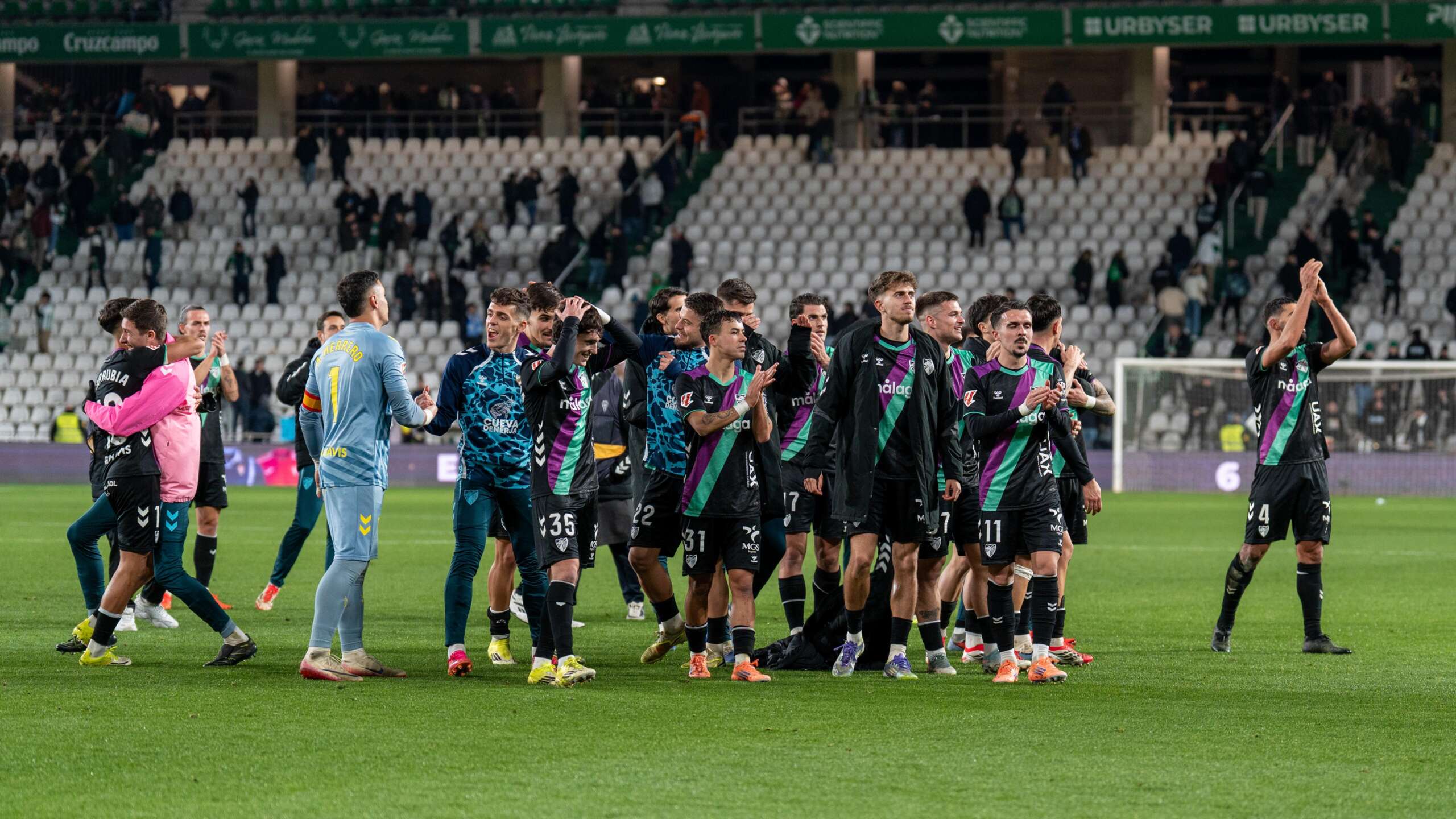 El resumen de la victoria del Málaga CF en Córdoba y quinta consecutiva