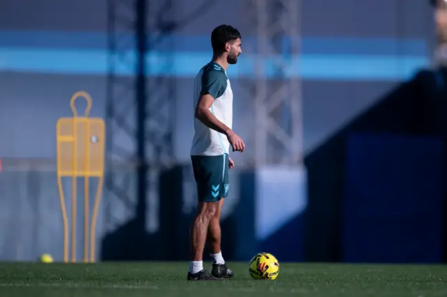 Einar Galilea no jugó ante la Cultural Leonesa por unas molestias, pero fue sancionado con tarjeta amarilla en el descanso y no estará en Anoeta.