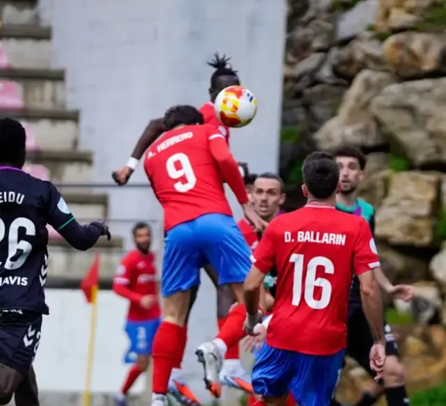 CRÓNICA | El Estepona se lleva el derbi y hunde aún más al Malagueño (3-1)