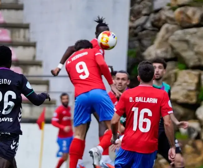 CRÓNICA | El Estepona se lleva el derbi y hunde aún más al Malagueño (3-1)