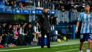 funes mirada banquillo malaga cf burgos rosaleda jornada 23