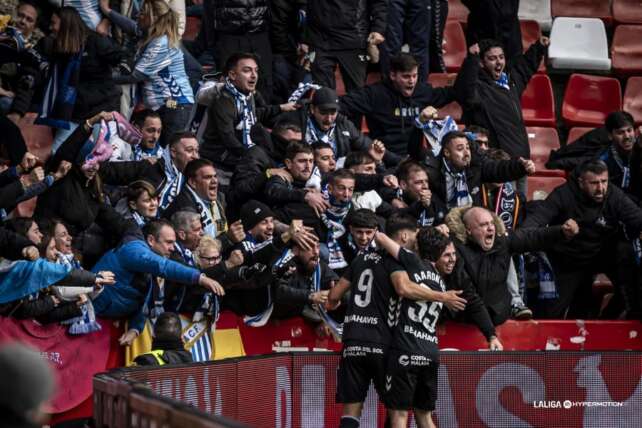 CRÓNICA | Exhibición de un Málaga CF sin complejos en El Molinón para rozar los playoffs