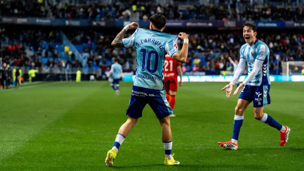 larrubia celebracion gol dorsal 10 malaga cf burgos rosaleda jornada 23