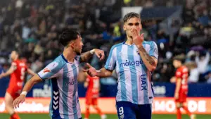 larrubia chupete gol celebracion beso malaga cf burgos rosaleda jornada 23