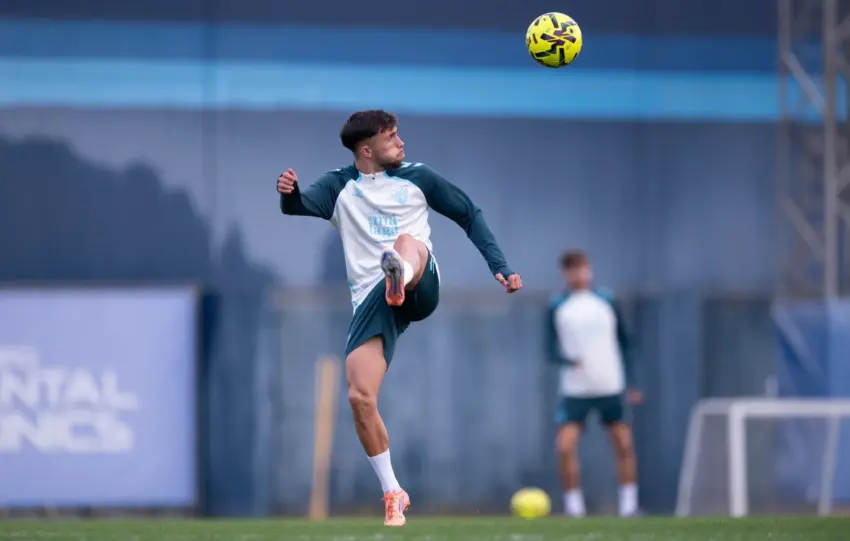 Larrubia sigue sin completar un entrenamiento completo a dos días del SD Eibar