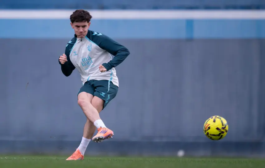 Aaron Ochoa, primera baja confirmada para el Málaga por fechas FIFA