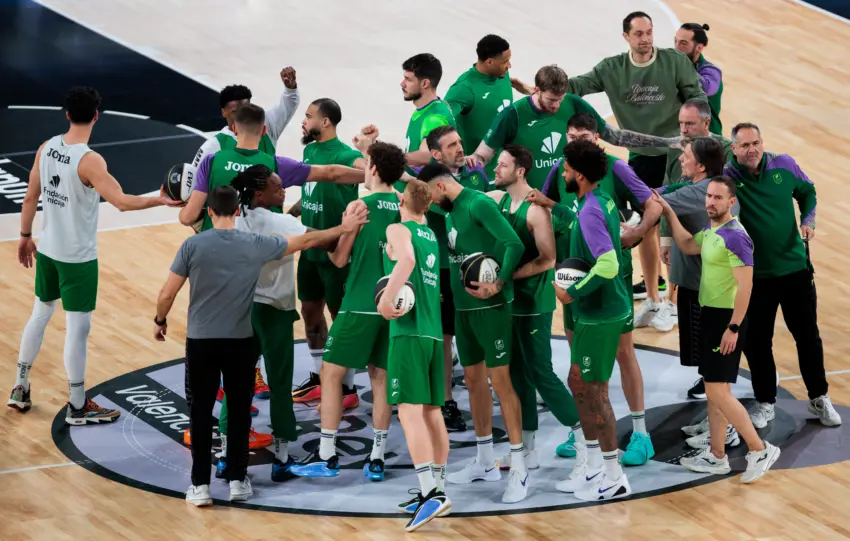 1 - UNICAJA TOMA CONTACTO DEL ROIG ARENA