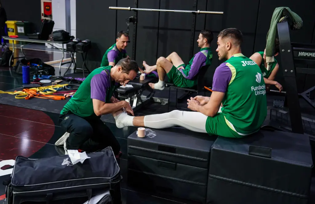 3 - ENTRENO DEL UNICAJA EN LA PISTA AUXILIAR DEL ROIG ARENA