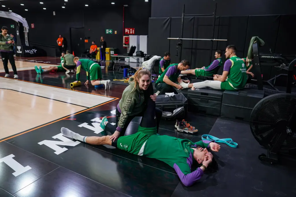 4 - ENTRENO DEL UNICAJA EN LA PISTA AUXILIAR DEL ROIG ARENA