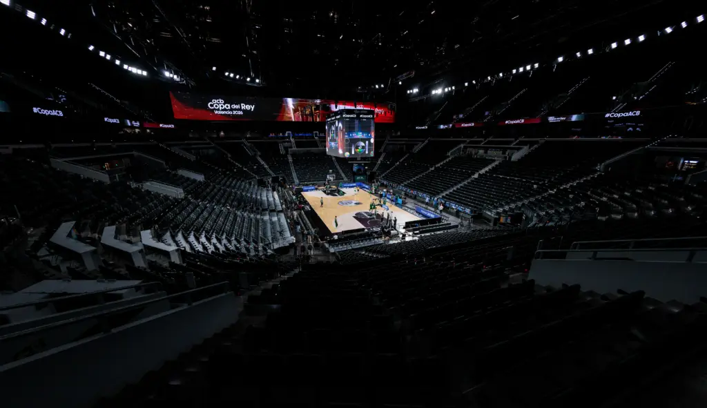 4 - UNICAJA TOMA CONTACTO DEL ROIG ARENA