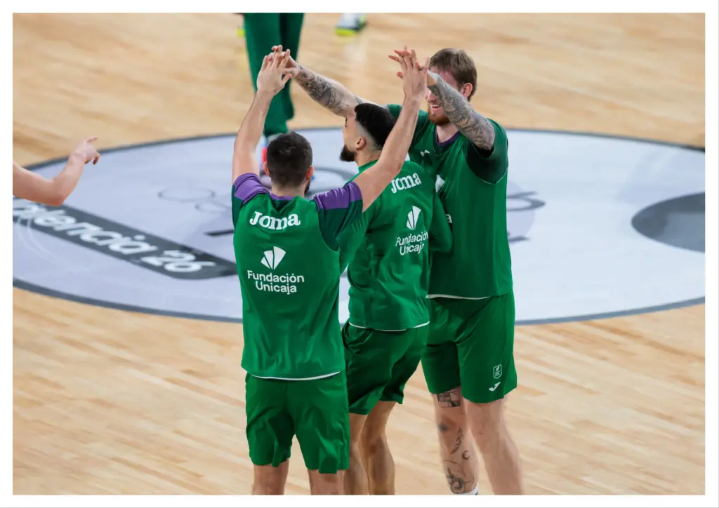 5 - UNICAJA TOMA CONTACTO DEL ROIG ARENA