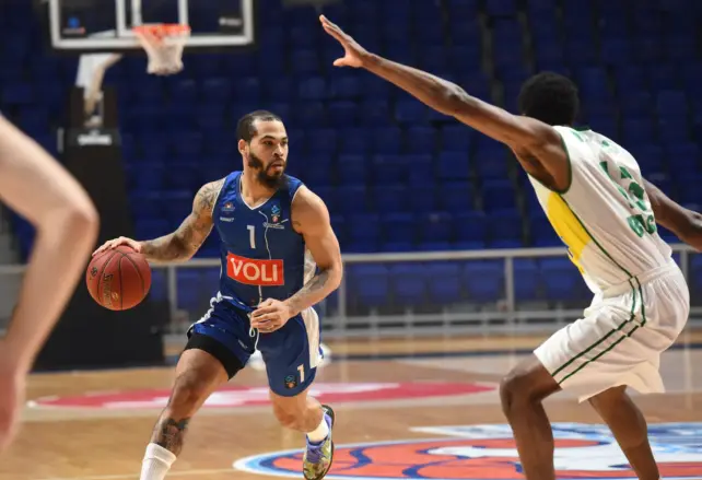 Así juega Justin Cobbs: el nuevo base del Unicaja