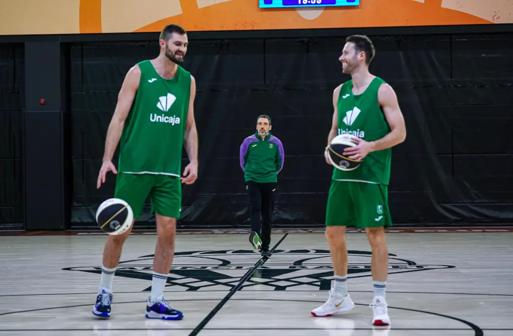 6 - ENTRENO DEL UNICAJA EN LA PISTA AUXILIAR DEL ROIG ARENA