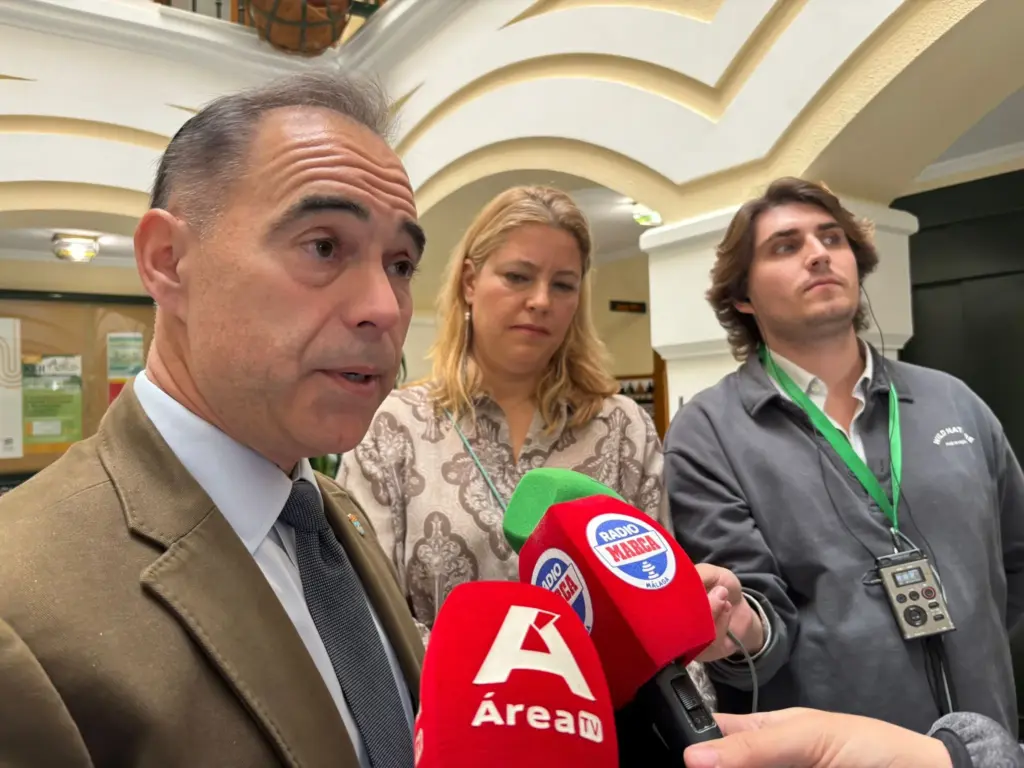 Juan Antonio Lara sobre la propuesta turística de Benalmádena en 2026: "Nuestra gran apuesta es la senda litoral" 2 6 - LARA OPINA PLAN TURISTICO BENALMADENA DE 2026