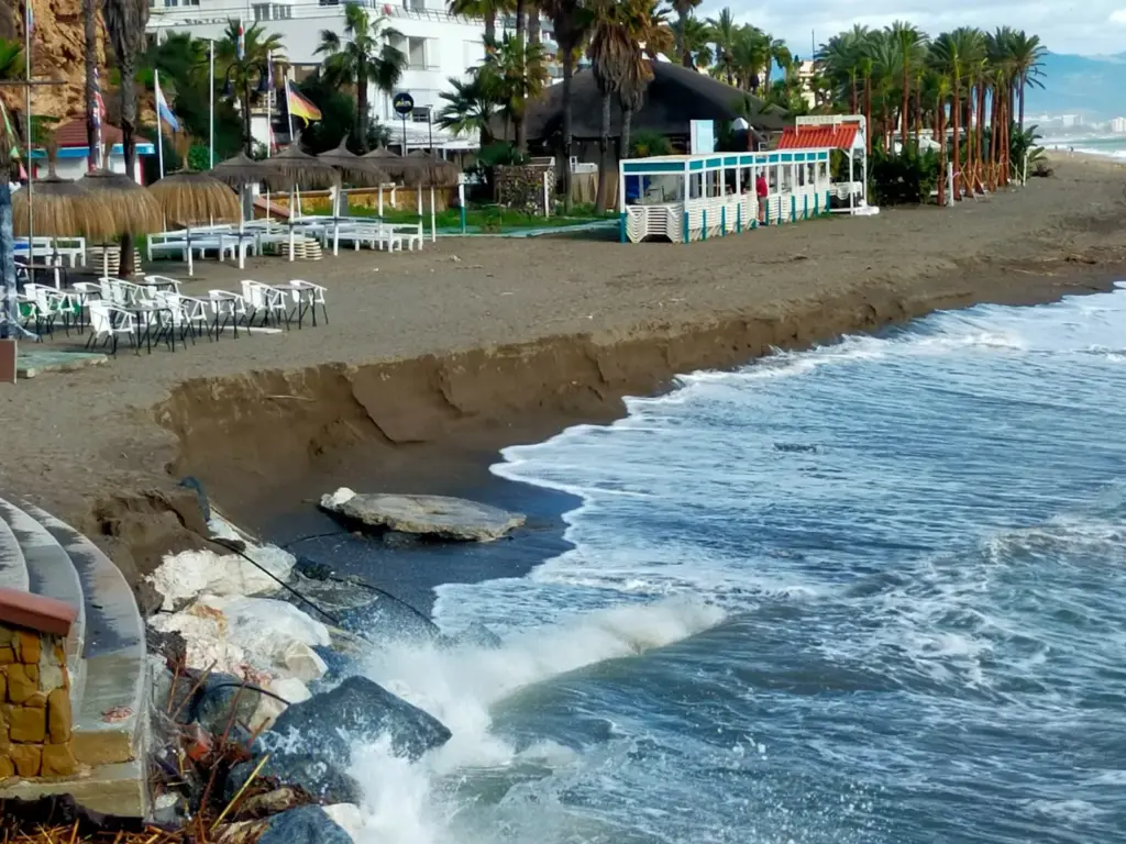 Del Cid cifra en casi 700.000 euros los daños provocados por los temporales en las playas de Torremolinos 1 8 - DESPERFECTOS LLUVIAS EN TORREMOLINOS