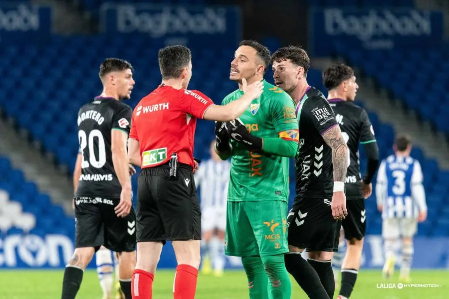 AVALOS BARRERA Y FUENTES MOLINA UNA DUPLA ARBITRAL PERJUDICIAL PARA EL MÁLAGA EN ANOETA Y ANDUVA