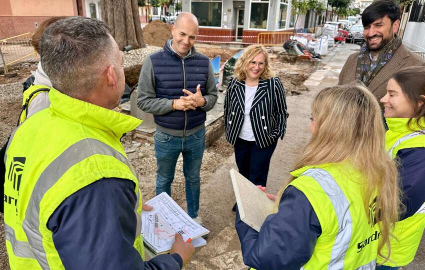 Ana Mula visita obras plaza calle Sevilla 1