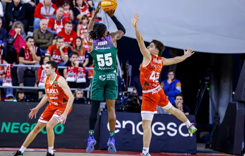 CAPITAN PERRY LIDERA EL ASALTO DEL UNICAJA AL CONGOST