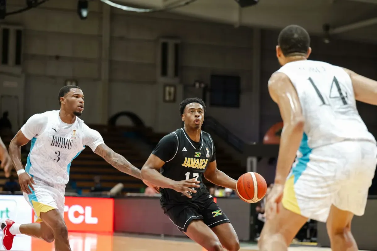 CHASE AUDIGE LIDERA A JAMAICA QUE ROZA LA VICTORIA ANTE BAHAMAS