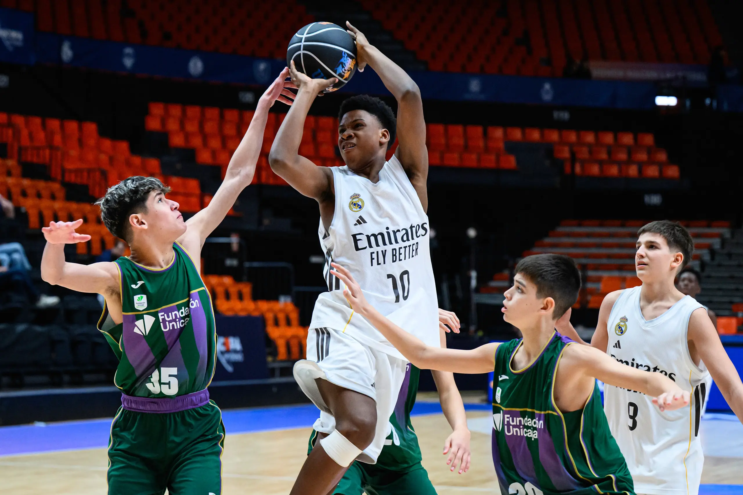 EL REAL MADRID DEMUESTRA SU SUPERIORIDAD EN MINICOPA ANTE EL UNICAJA
