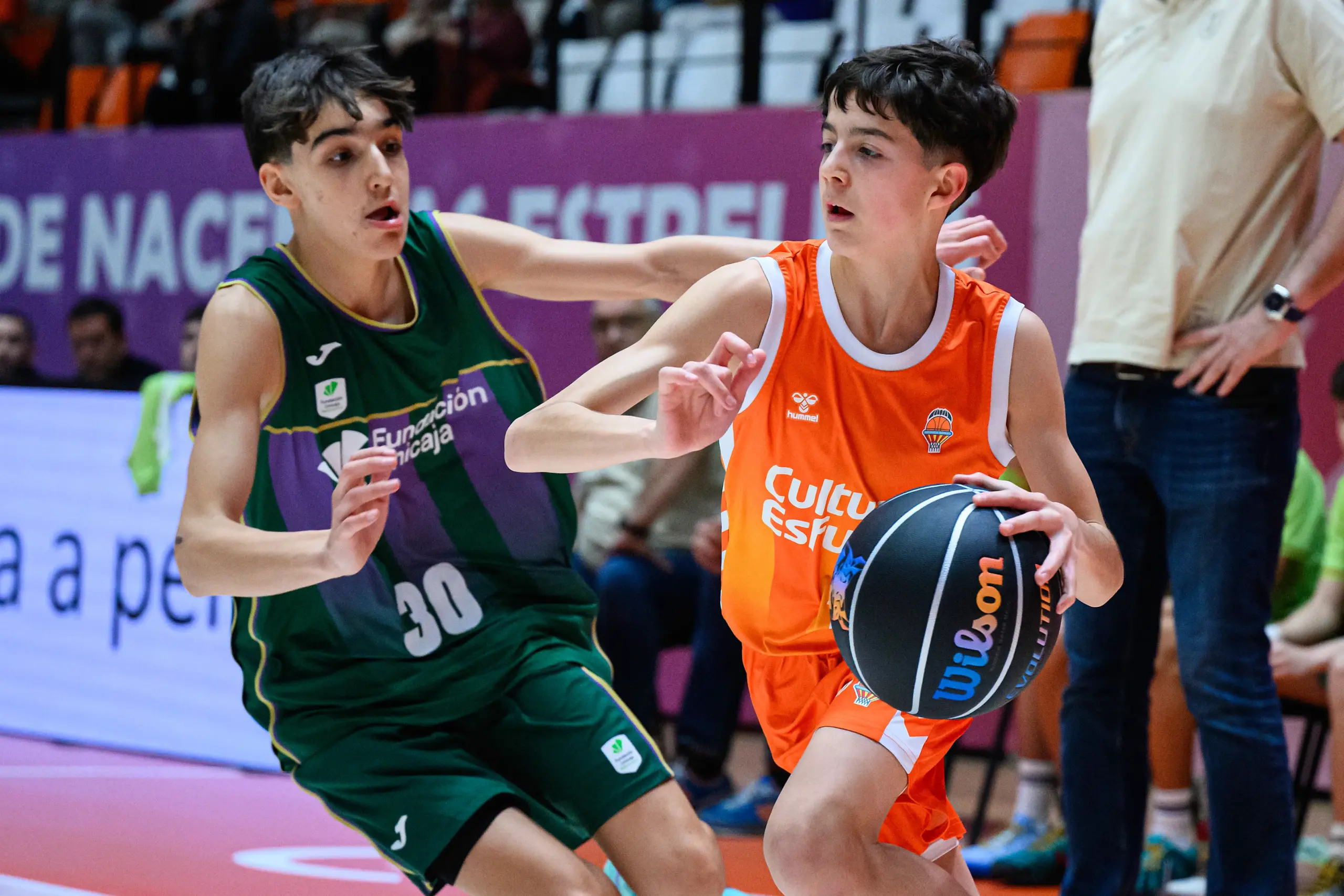EL UNICAJA CAE EN SU PRIMER PARTIDO ANTE VALENCIA