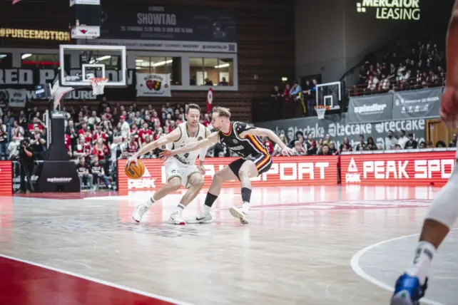 EL UNICAJA SE ATASCA EN ATAQUE LEJOS DEL CARPENA EN EL ROUND OF 16