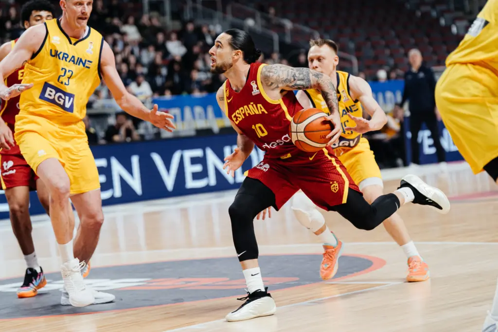 FRANCIS ALONSO CON ESPAÑA ANTE UCRANIA