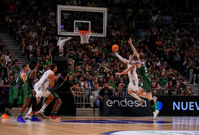 HEZONJA DESTROZA UNA PRIMERA MITAD IMPERIAL DEL UNICAJA