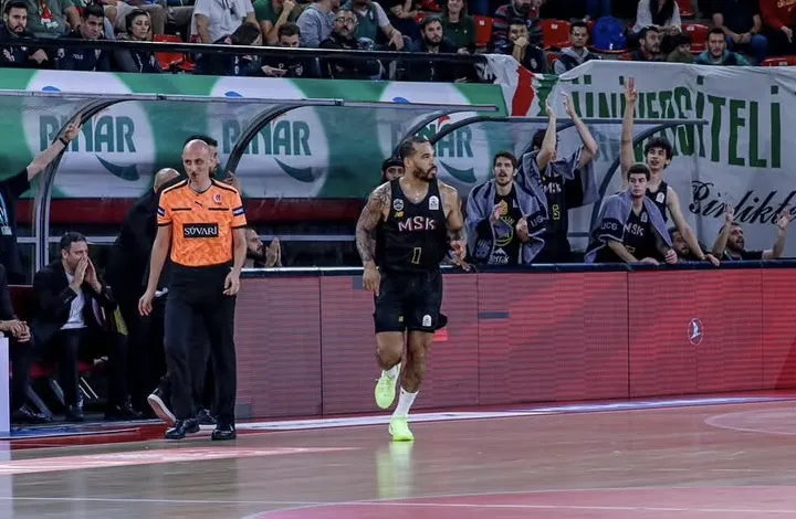 El elogio de Cobbs al Unicaja en 2024: "Más gente debería hablar de este equipo"