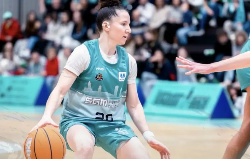 El CAB Estepona tira de carácter y acierto para sumar triunfo