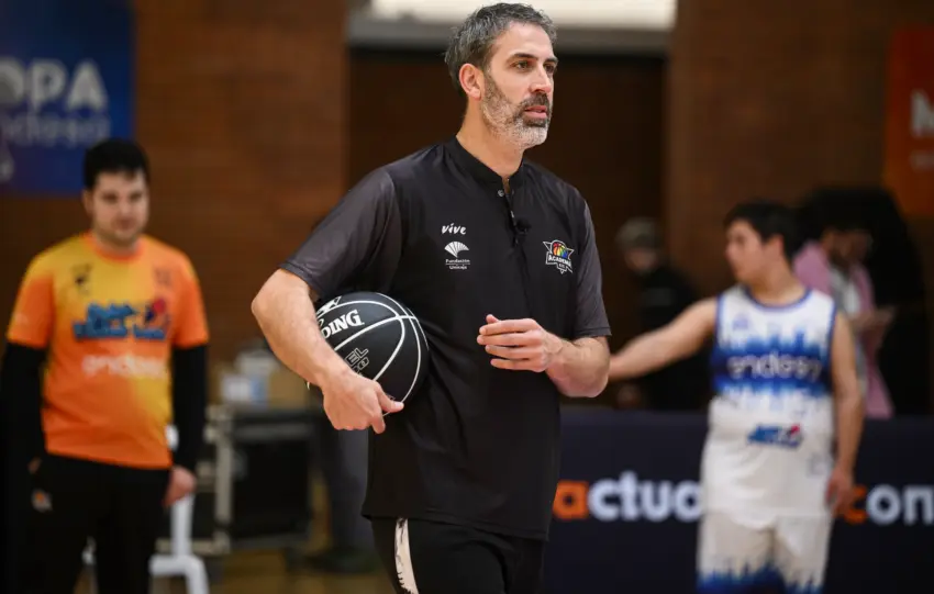 Despeinar a Scariolo, la tradición más divertida del Unicaja campeón