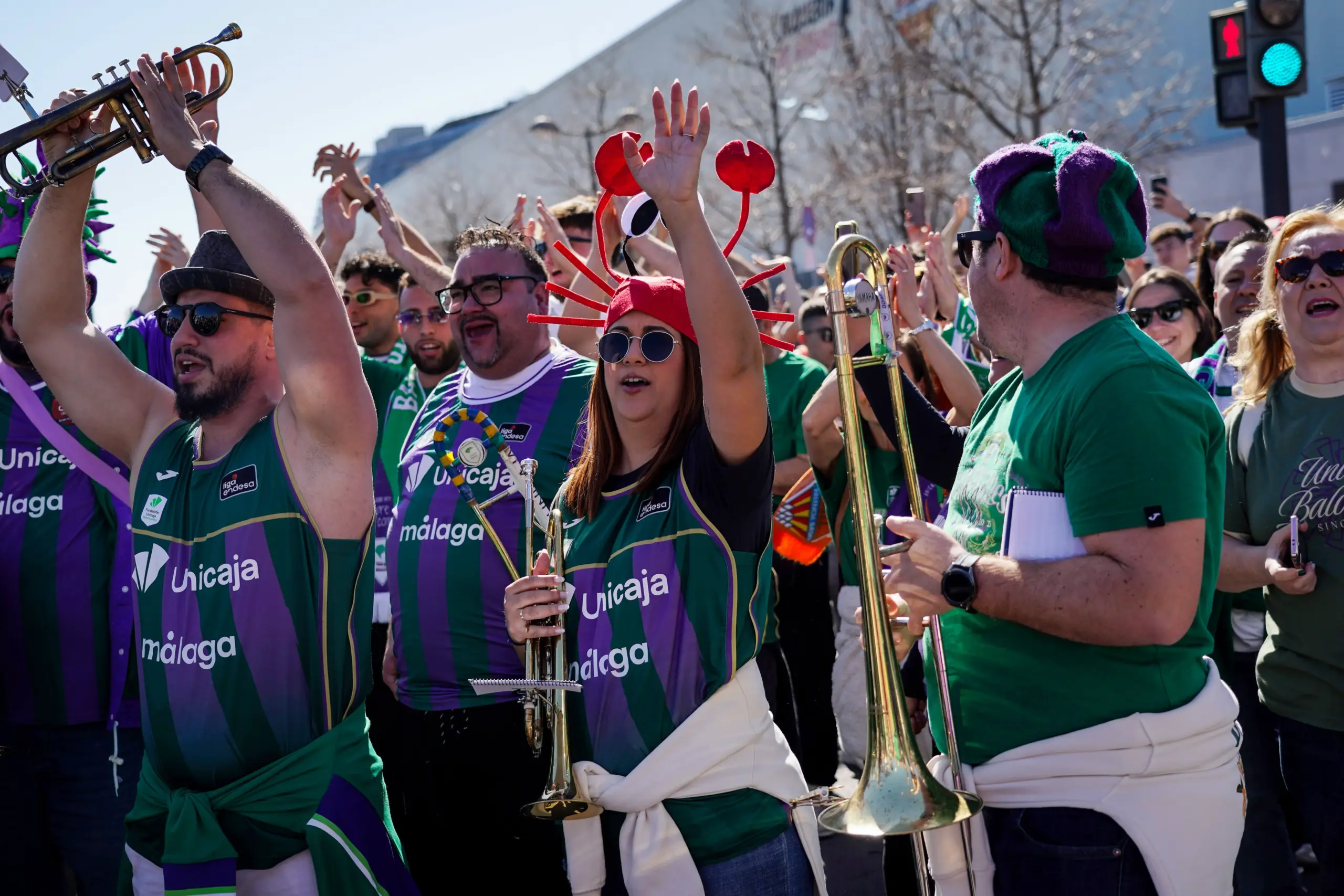 La afición del Unicaja se hace notar en Valencia tras la eliminación