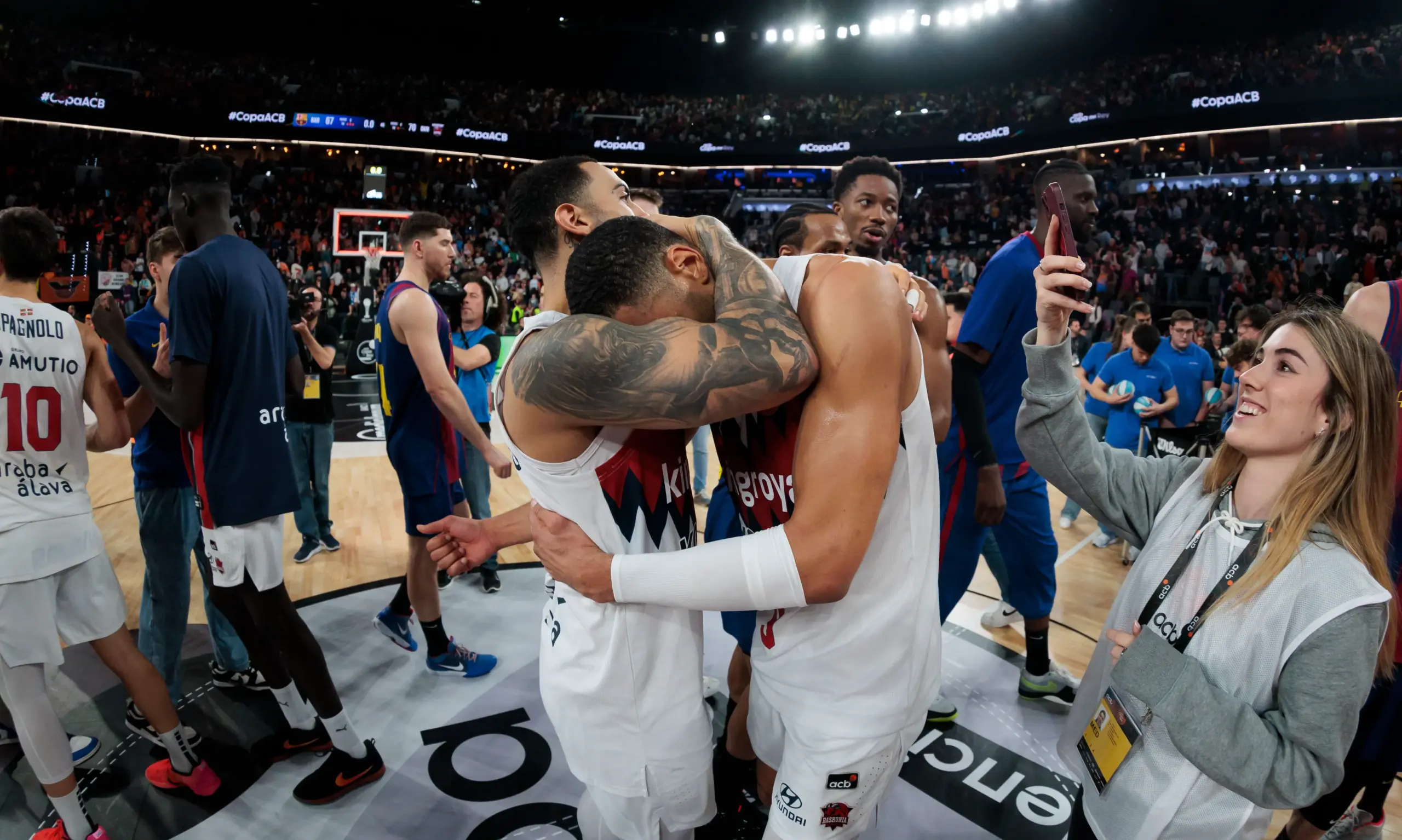 El Baskonia remonta al Barça y vuelve a una final de Copa 17 años después