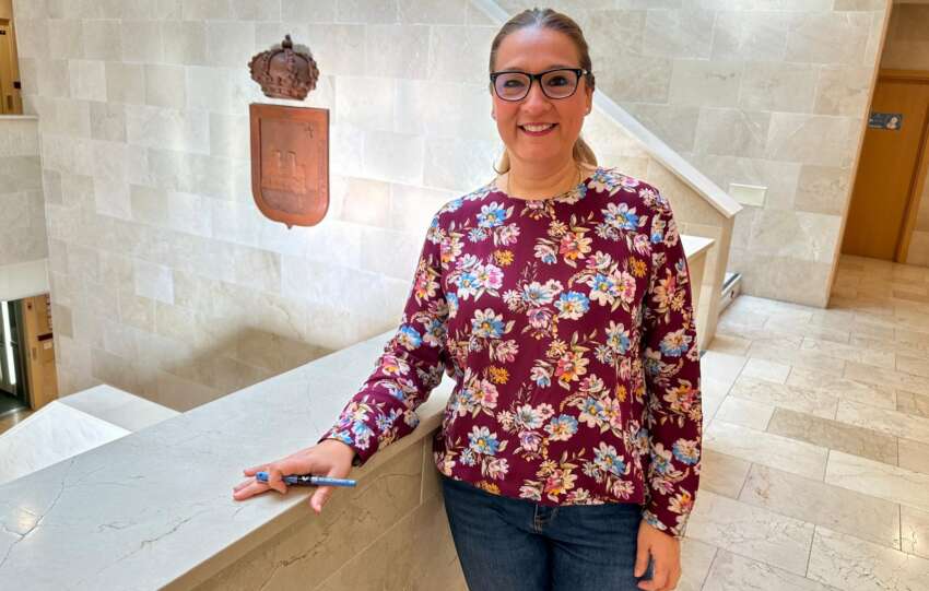 Rosa Ana Bravo ha felicitado a los vecinos por su alto grado de cumplimiento de las obligaciones fiscales