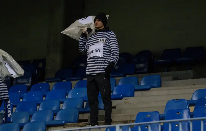 Así fueron las protestas del Fondo Sur en el Málaga - Albacete