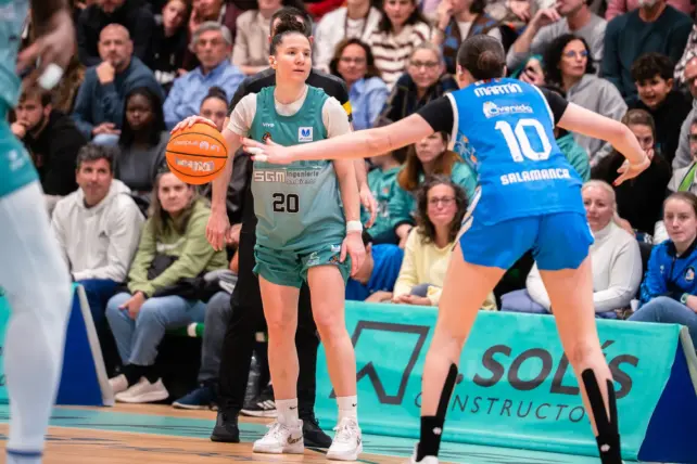 El CAB Estepona no puede con la jerarquía de Perfumerías Avenida