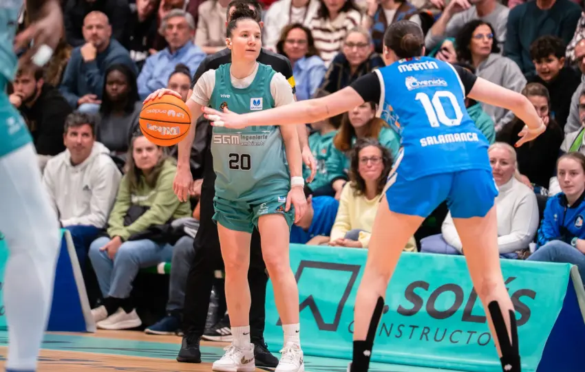 El CAB Estepona no puede con la jerarquía de Perfumerías Avenida