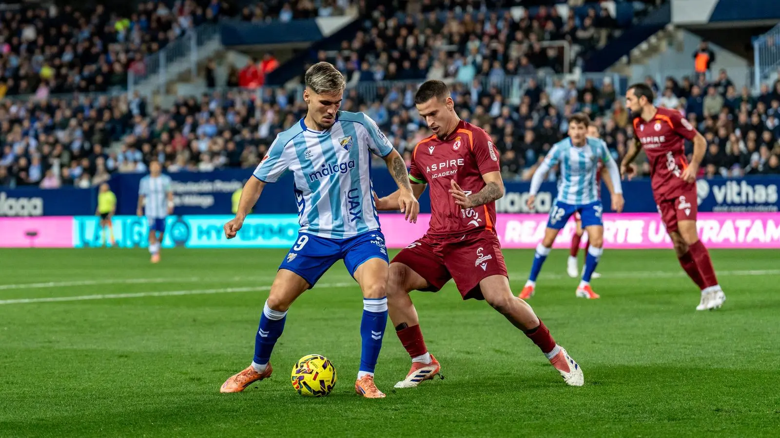 La Cultural Leonesa se va ganando al descanso en La Rosaleda.