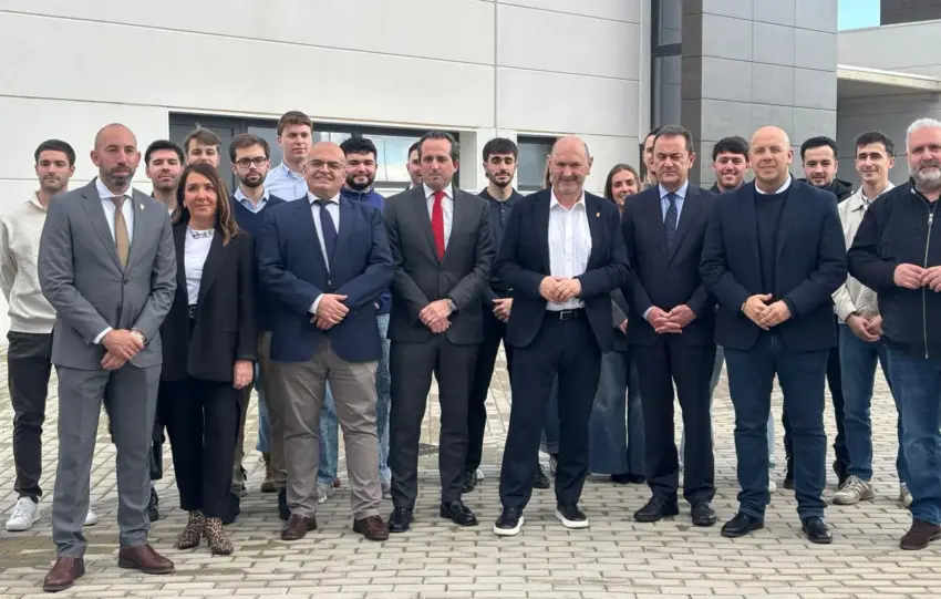 Rafael Louzán posa en su visita a la Ciudad Deportiva Fundación Málaga CF