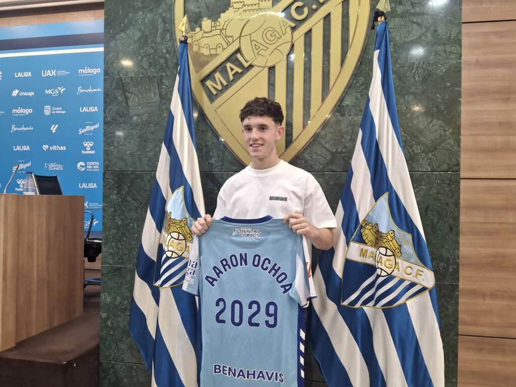 Aaron Ochoa: "No siento la presión, quiero demostrar mi mejor nivel en La Rosaleda" 1 aaron ochoa renovacion camiseta