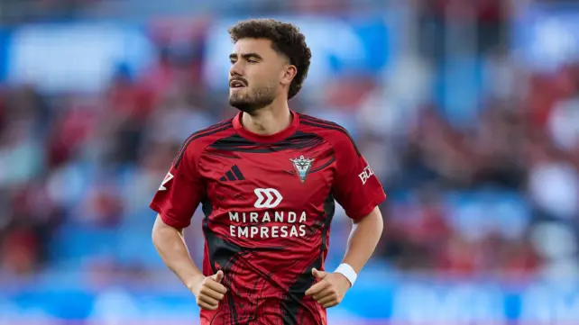 El Oviedo repesca a Álex Cardero, quien estaba a préstamo en el CD Mirandés, para cederlo a la liga de Chipre.