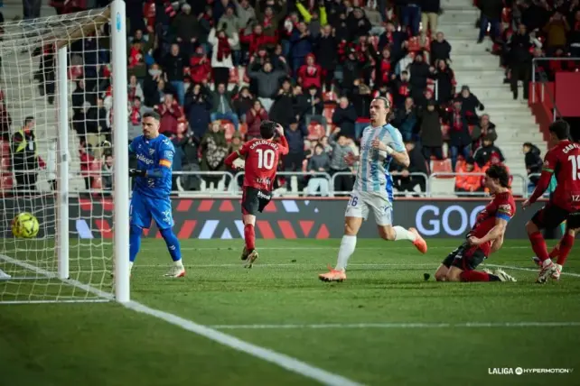 Celebración de Carlos Fernández después de marcar al Málaga CF