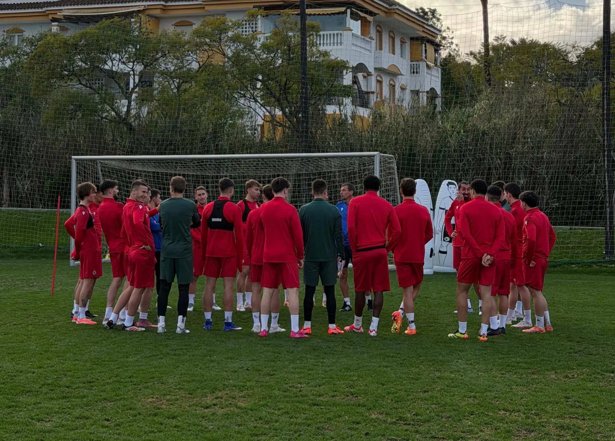 La Cultural Leonesa, otro rival en horas bajas para el Málaga CF