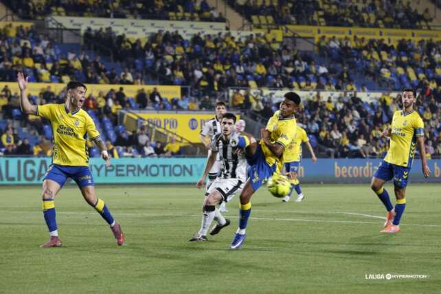 Clasificación Segunda: Un inmortal Castellón salva un punto en Las Palmas y deja así los playoffs