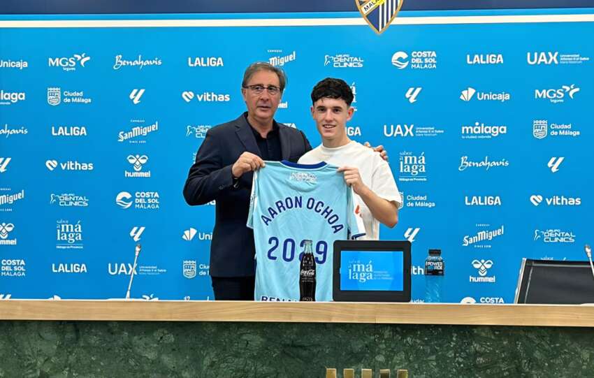 Aaron Ochoa: "No siento la presión, quiero demostrar mi mejor nivel en La Rosaleda"